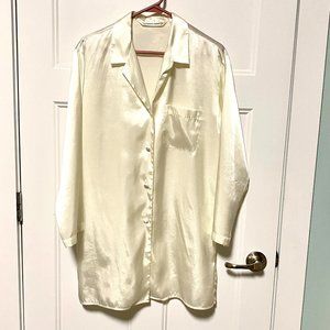 Victoria's Secret sleep shirt, Size Small, cream